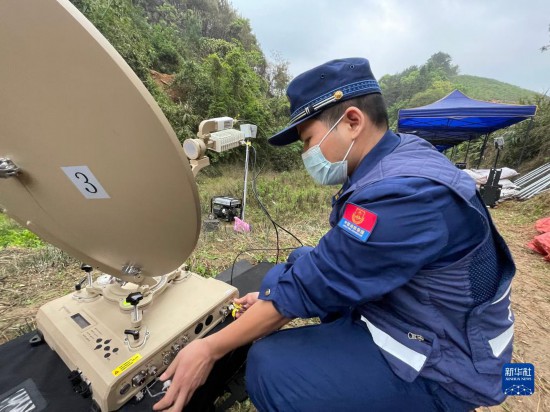 只要有一丝希望就全力以赴――直击广西藤县空难事故现场