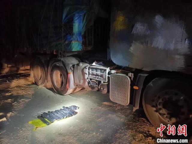 西双版纳警方在中缅边境查获冰毒9.7公斤
