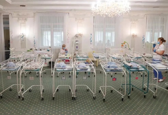 乌克兰代孕婴儿困在战火中