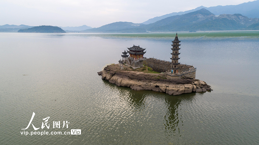 鄱阳湖水位上涨 落星墩没入水中