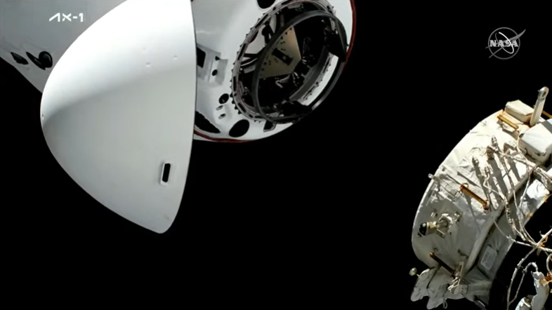 马斯克再创历史！SpaceX“龙”飞船已与国际空间站成功对接 空间站首迎“全私人”太空旅行团