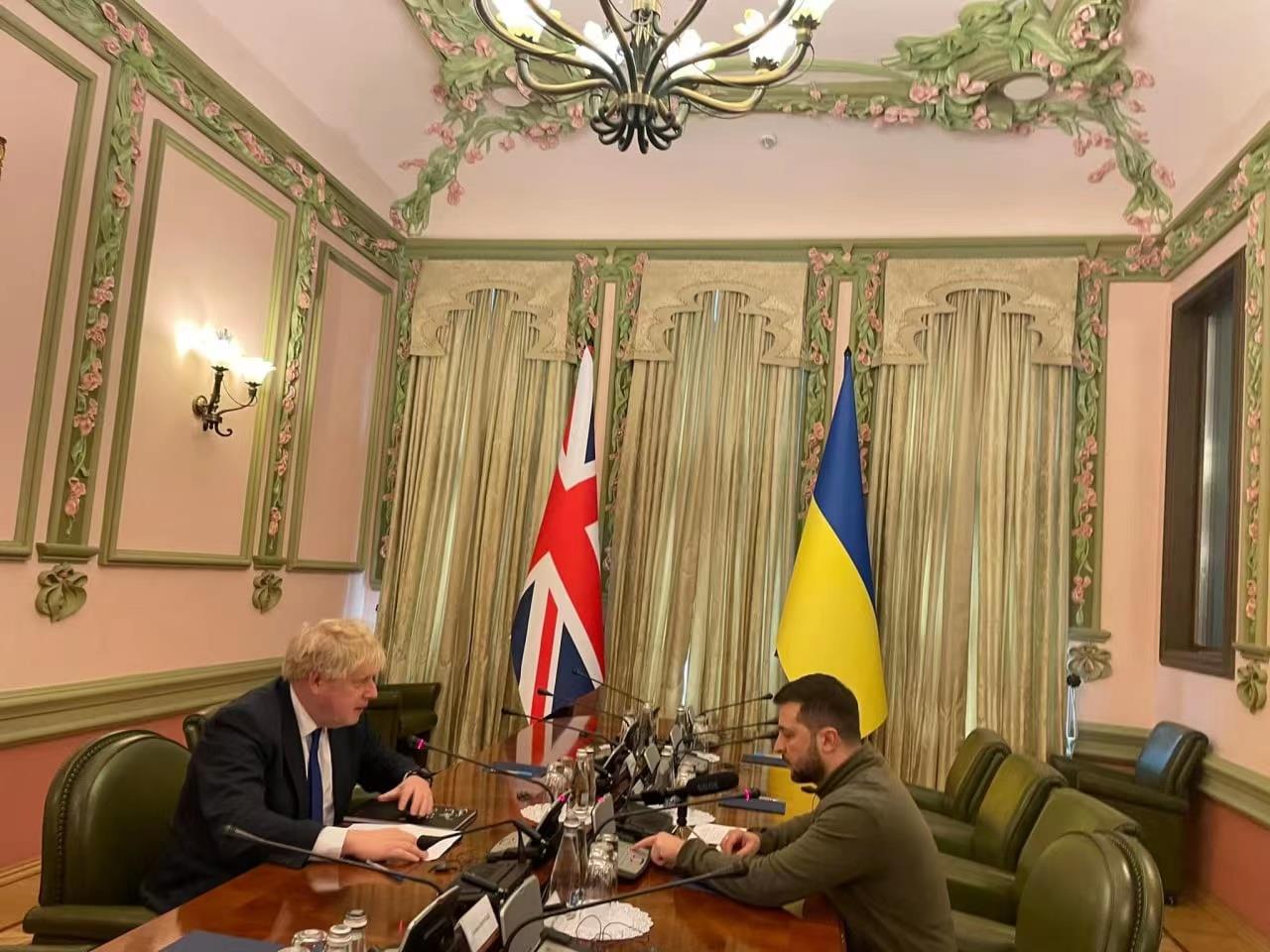 乌官员：英国首相约翰逊秘密访问基辅与泽连斯基举行会谈